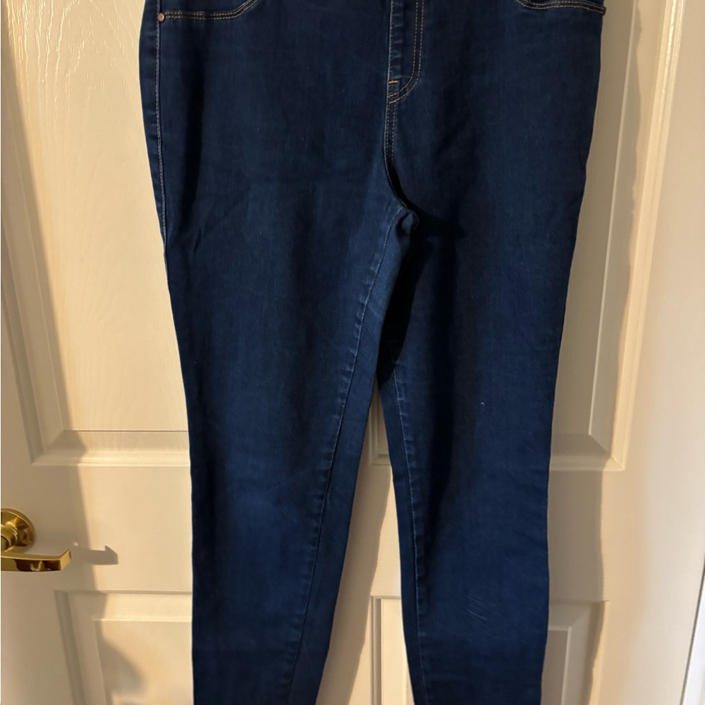 Stylish Women's Skinny Jeans in Deep Blue